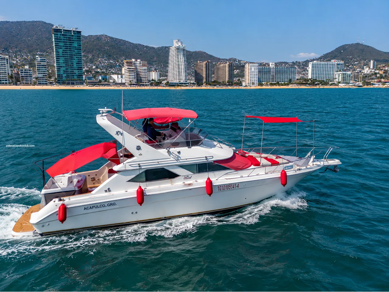 Yate Altius jacuzzi mar Acapulco